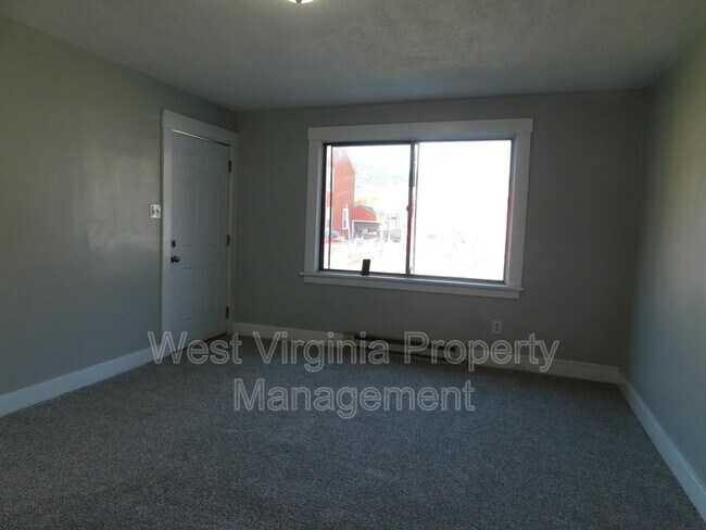 Building Photo - 1 F St