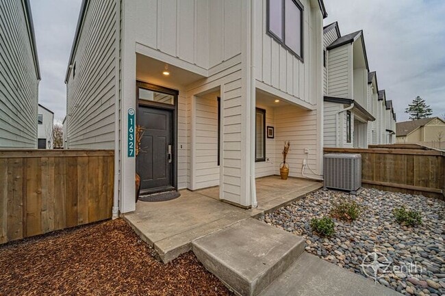 Building Photo - 16327 NE 21st St