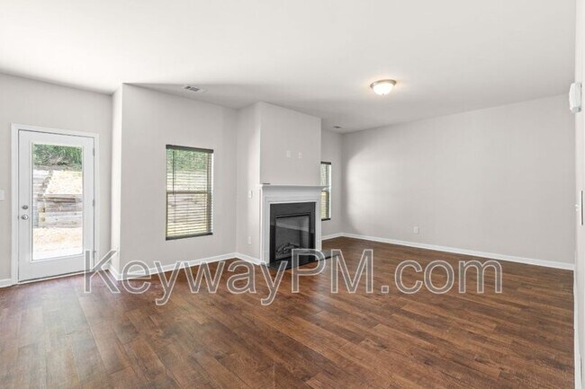 Building Photo - 3013 Spring Creek Dr
