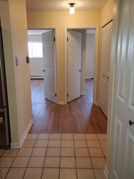 Hallway/Entrance - 8974 N Western Ave