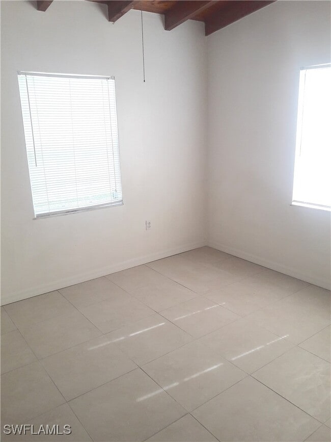 Building Photo - 536 111th Ave N