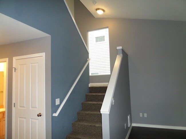 Building Photo - Super-Cute 2-Bedroom Townhome in Great Map...