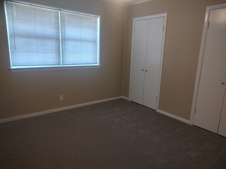 2nd bedroom - 508 W Baylor St