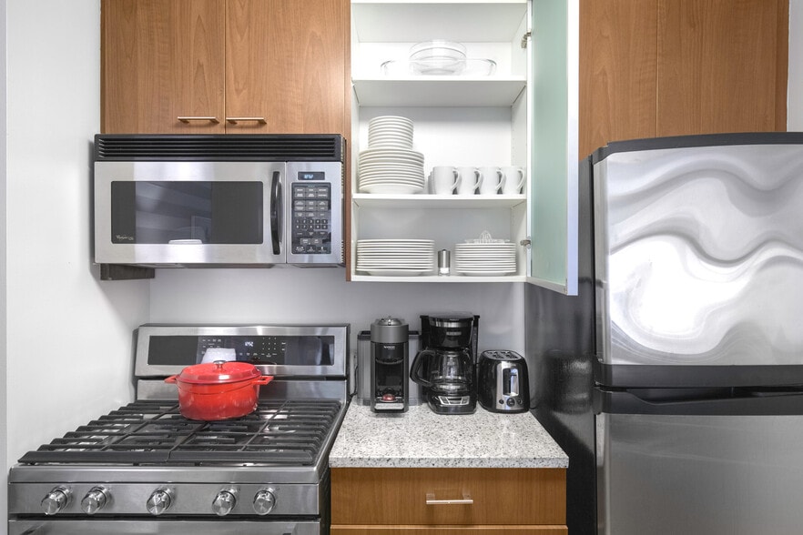 Building Photo - 535 W 23 St