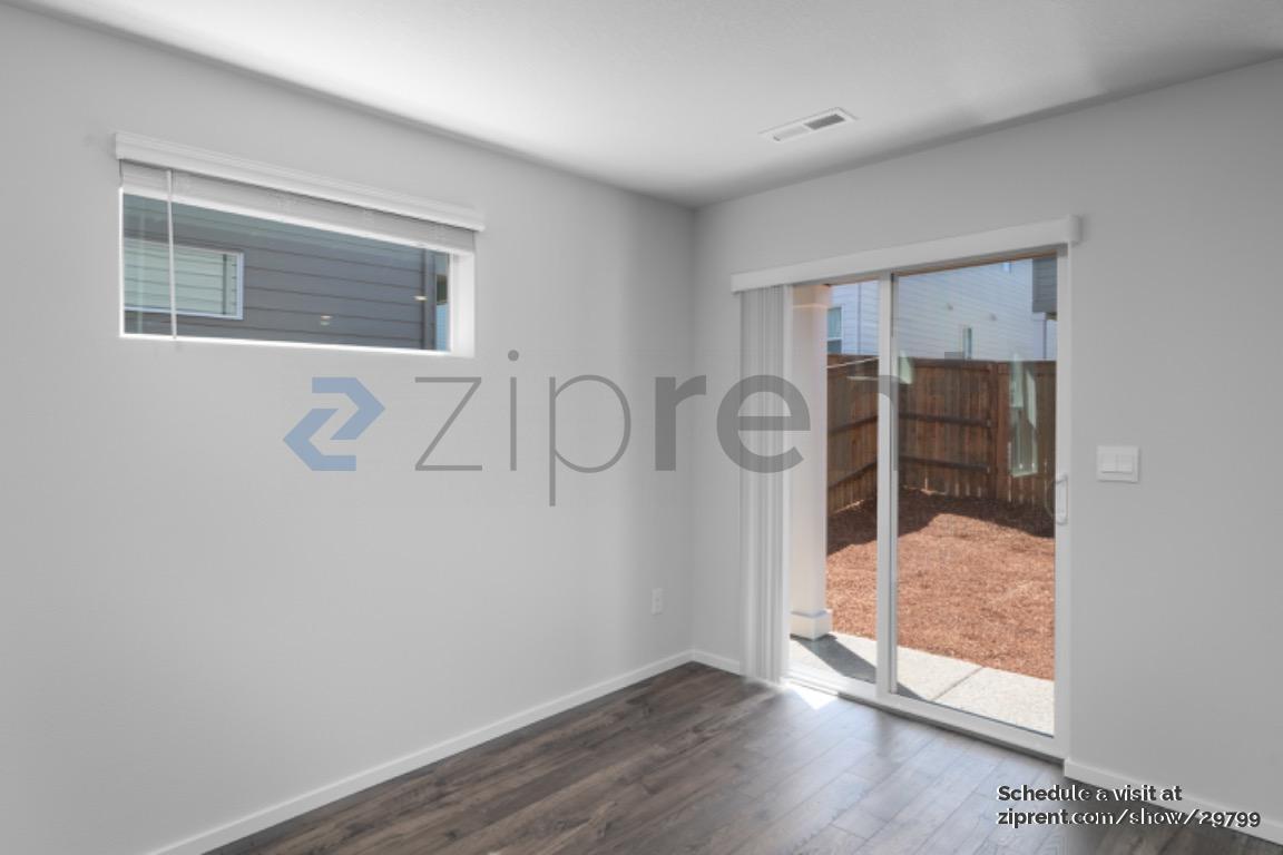 Building Photo - Unit