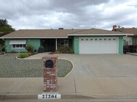 Building Photo - 2 bed home