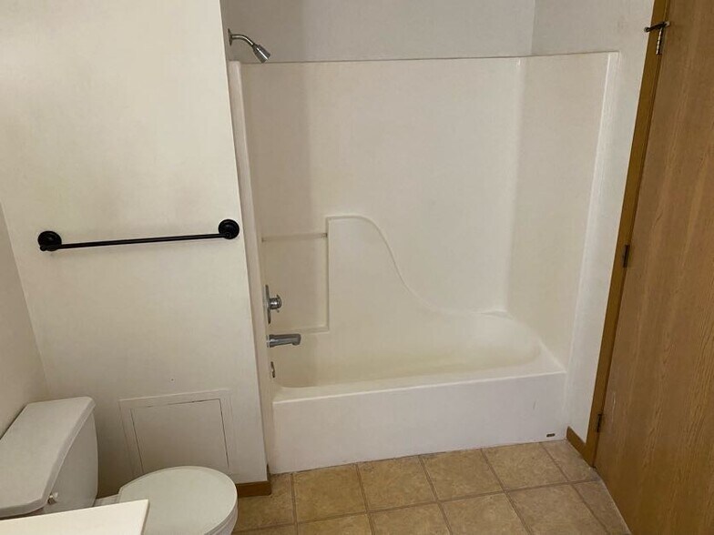 Building Photo - 106 5th Ave S