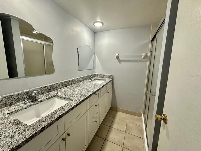Building Photo - 5363 Bamboo Ct