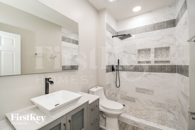 Building Photo - 2402 Bentshire Dr