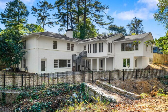 Building Photo - Move in before December 31st and get $100 OFF your rent for the first 3 months — PLUS a $250 Amaz...