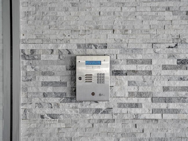 Building Photo - 401 Golden Isles Dr