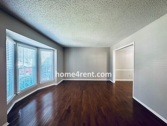 Building Photo - A Beautiful Olathe Home in a Quiet Neighbo...