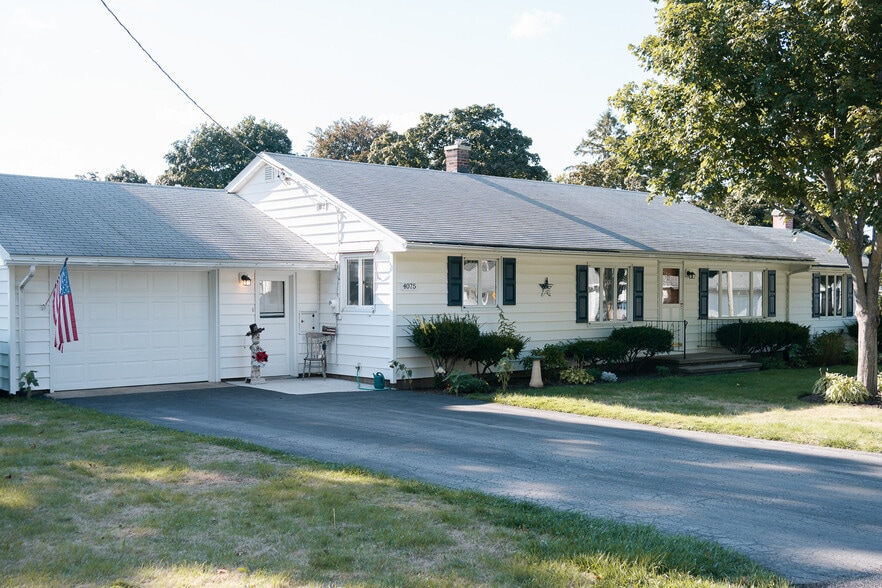 Primary Photo - 4075 Circle Dr