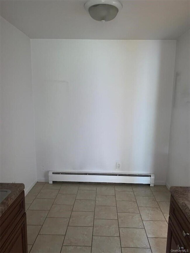 Building Photo - 12 Charles Ln