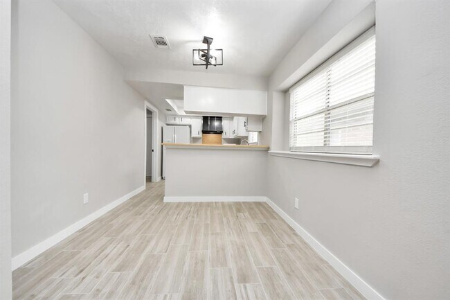 Building Photo - 14810 Scotter Dr