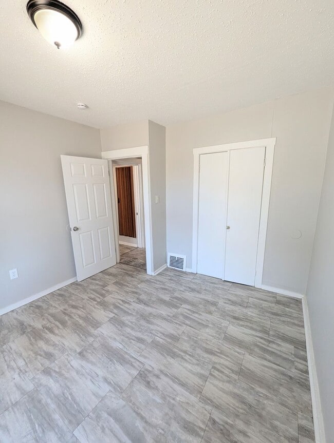 Building Photo - $500 OFF Your First Month's Rent!