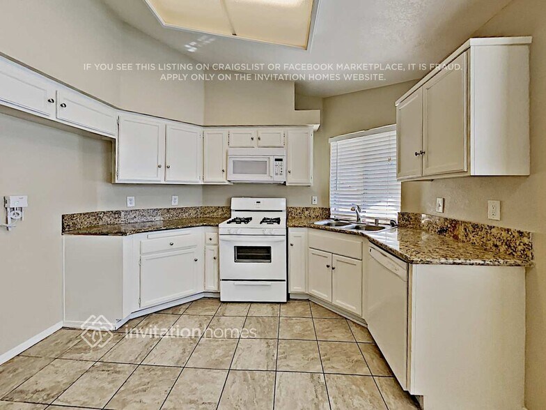 Building Photo - 14776 Sequoia Ave