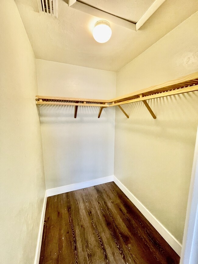 Building Photo - 15493 Admiralty Cir