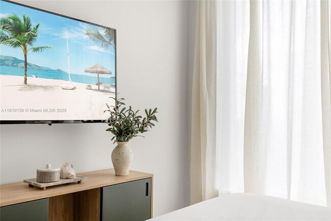 Building Photo - 159 NE 6th St