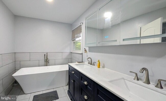 Building Photo - 922 Petinot Pl