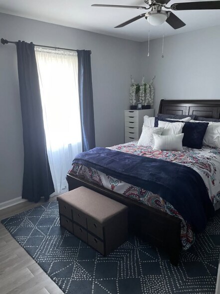 Building Photo - 3201 Crestwood Dr