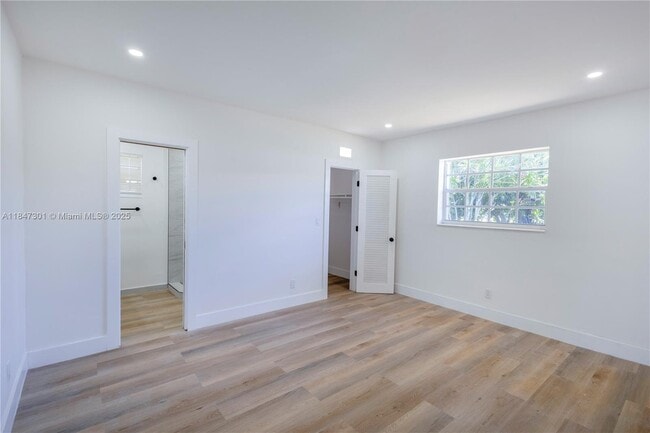 Building Photo - 2568 NW 34th Terrace