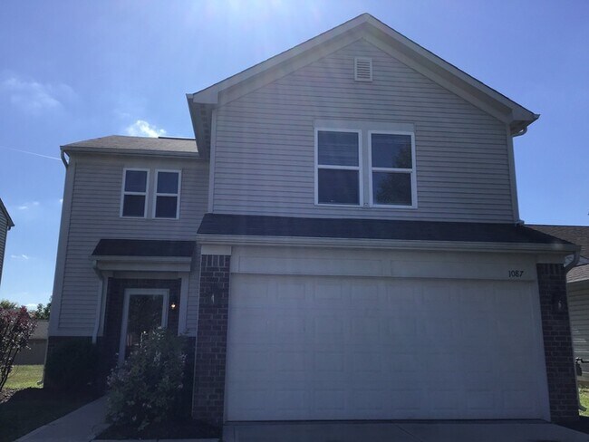 Building Photo - 4 bed 2.5 in Greenwood with HUGE fenced in...