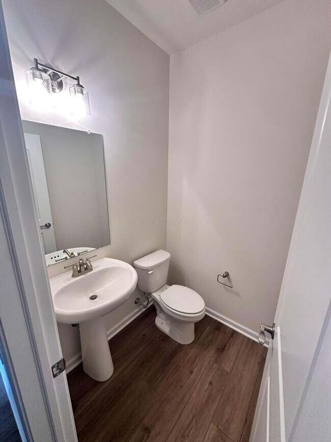 Building Photo - 1332 Red Tail Pl
