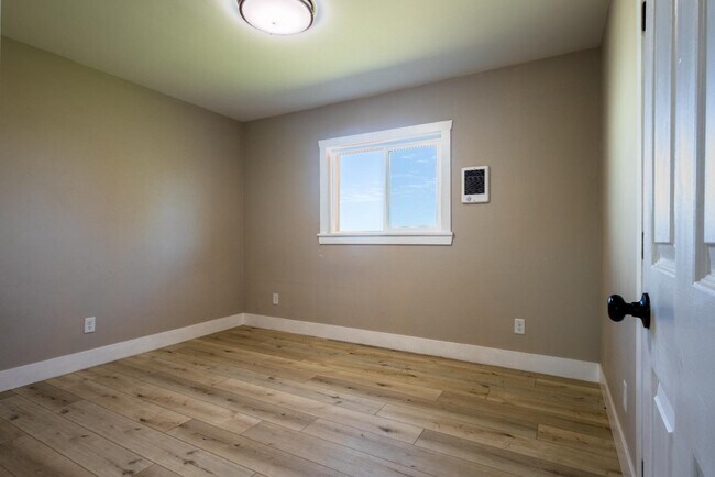 Building Photo - 211 N 3900 E