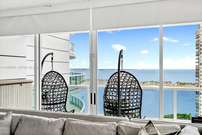 Building Photo - 2127 Brickell Ave