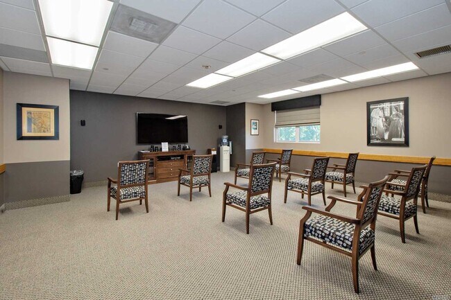 Building Photo - 565 Albany Ave