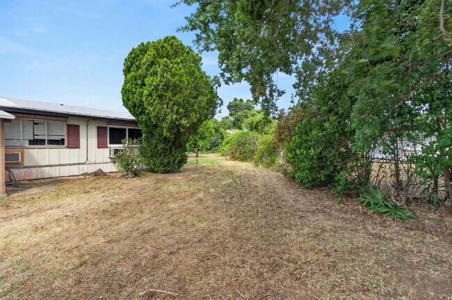 Building Photo - Charming 3-Bed Gem in Sacramento