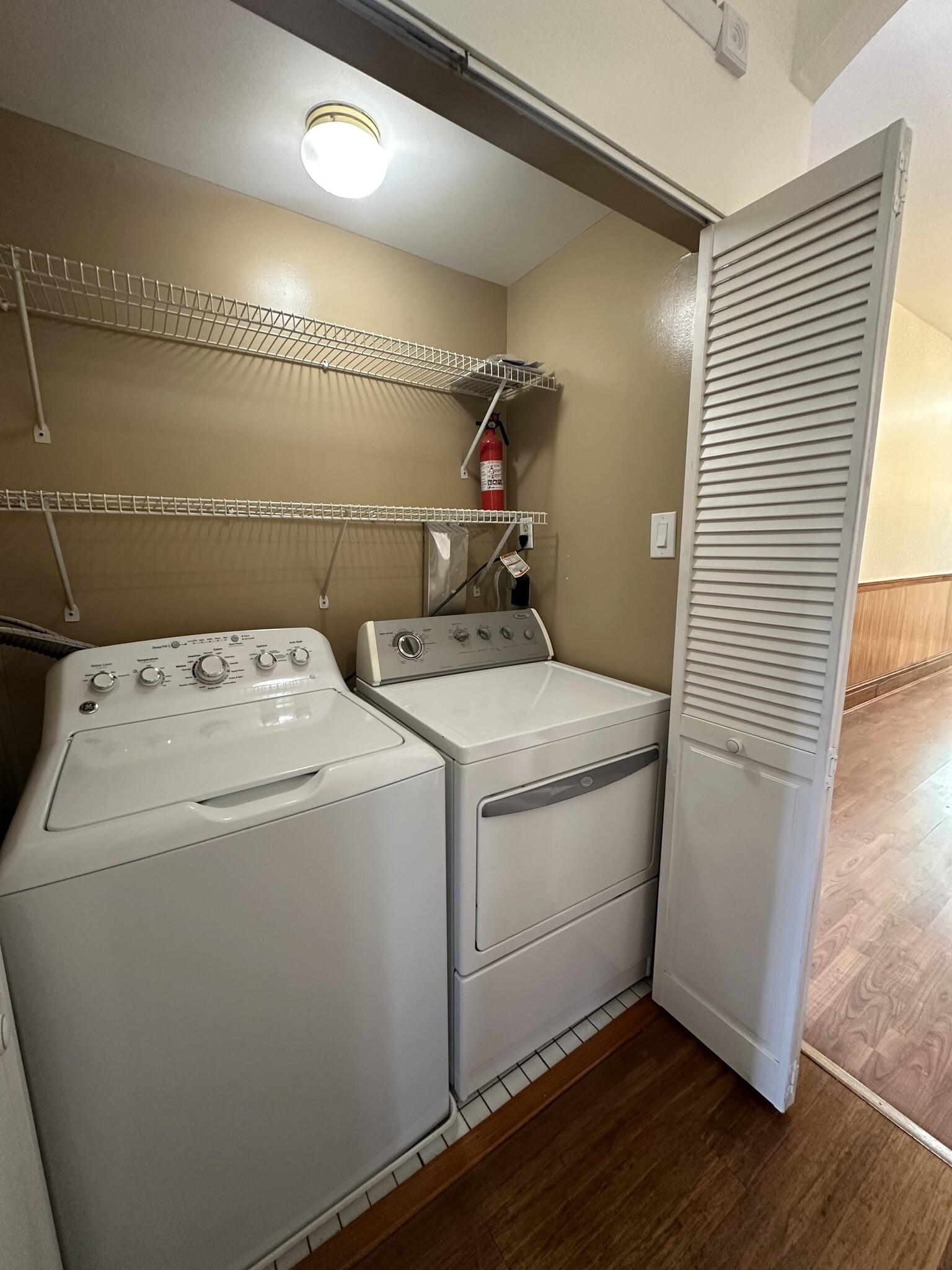 Oversized, in unit washer and dryer - 2329 W Grace St