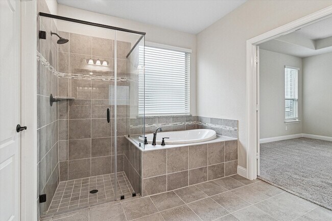 Building Photo - 1702 Veneto Dr