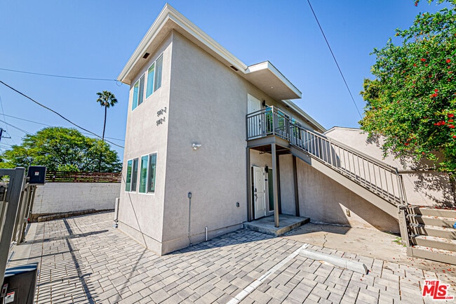 Building Photo - 5912 Satsuma Ave