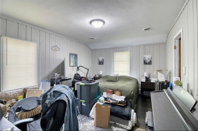 Building Photo - 5 bed 2 bath house close to Concordia and MSUM