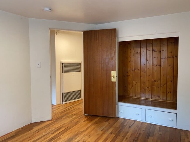 Building Photo - STUDENTS WELCOME! Cute 4-Bedroom / 1-Bath Home w/ Spacious Fenced Yard