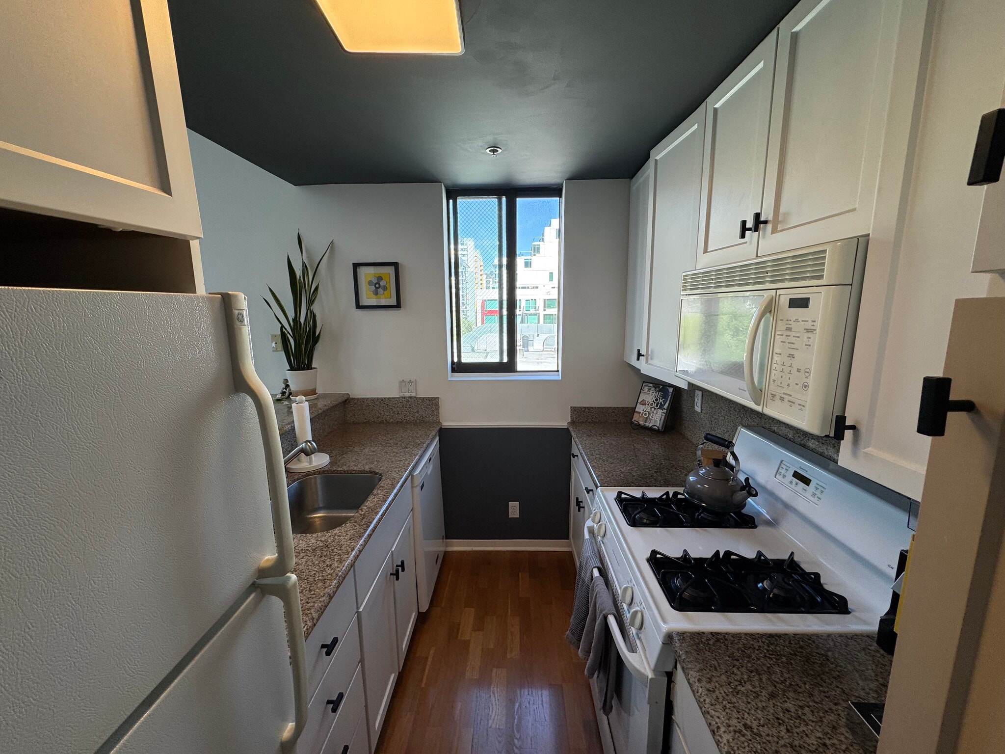 Building Photo - 469 Clementina St