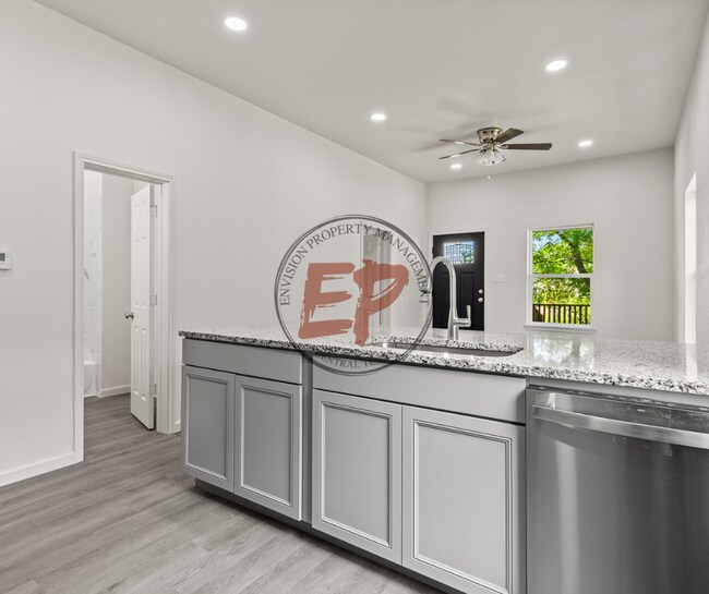 Building Photo - 1019 Elm Ave