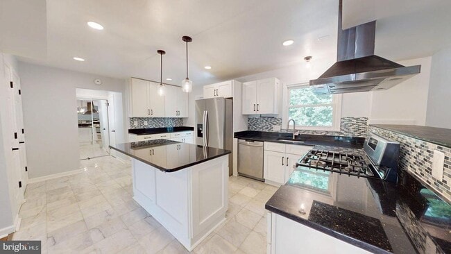 Building Photo - 6602 Greenview Ln