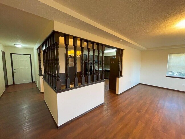 Building Photo - Beautiful 3 bed home for rent in Midwest C...