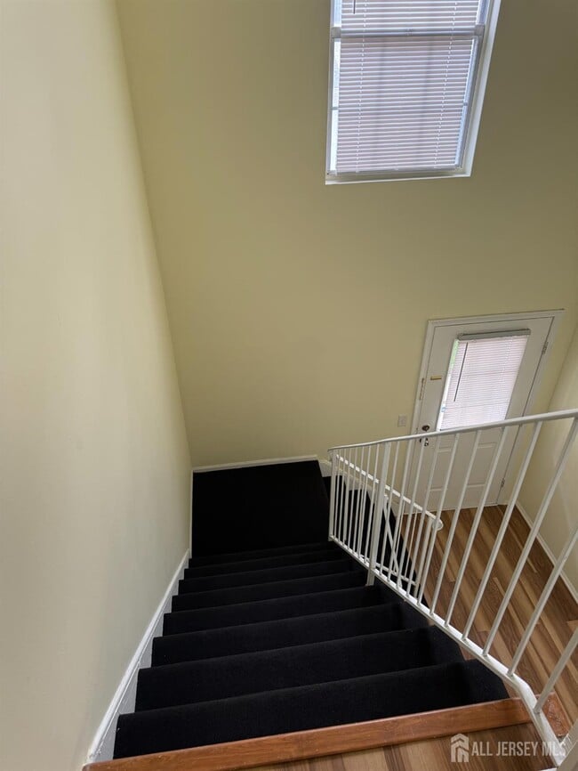 Building Photo - 813 Plymouth Rd