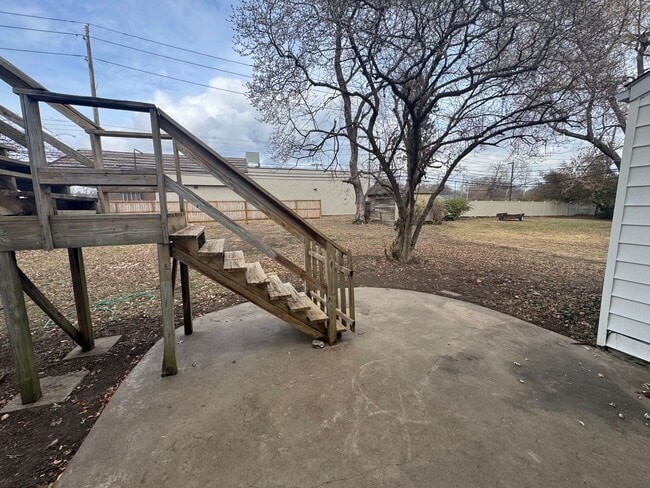 Building Photo - Spacious 1/2 Duplex in Great Waldo Area