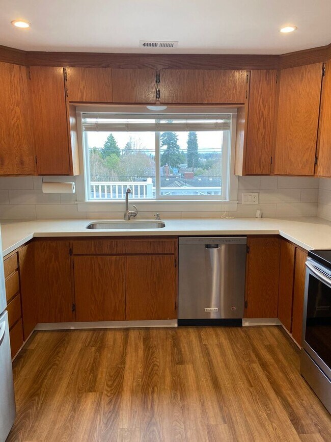 Building Photo - Giannakis Duplex