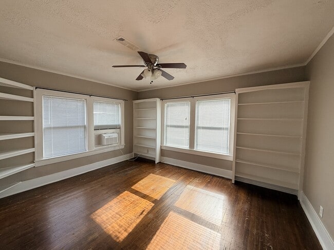 Building Photo - 4704 Chenevert St