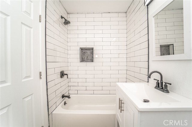 Building Photo - 872 Hill Ln