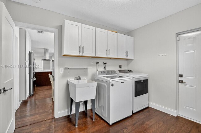 Building Photo - 5660 Golfway Dr