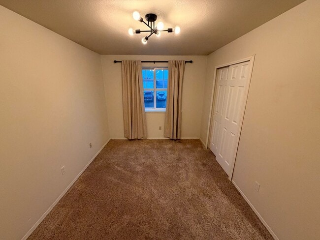 Building Photo - Gorgeous House in a Family-Friendly neighborhood!