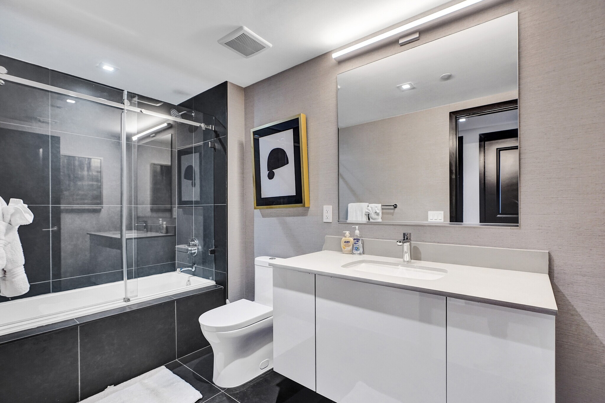 Building Photo - 1600 NE 1st Ave