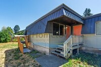 Building Photo - Large 4 Bedroom 2 Bathroom Home with Off S...